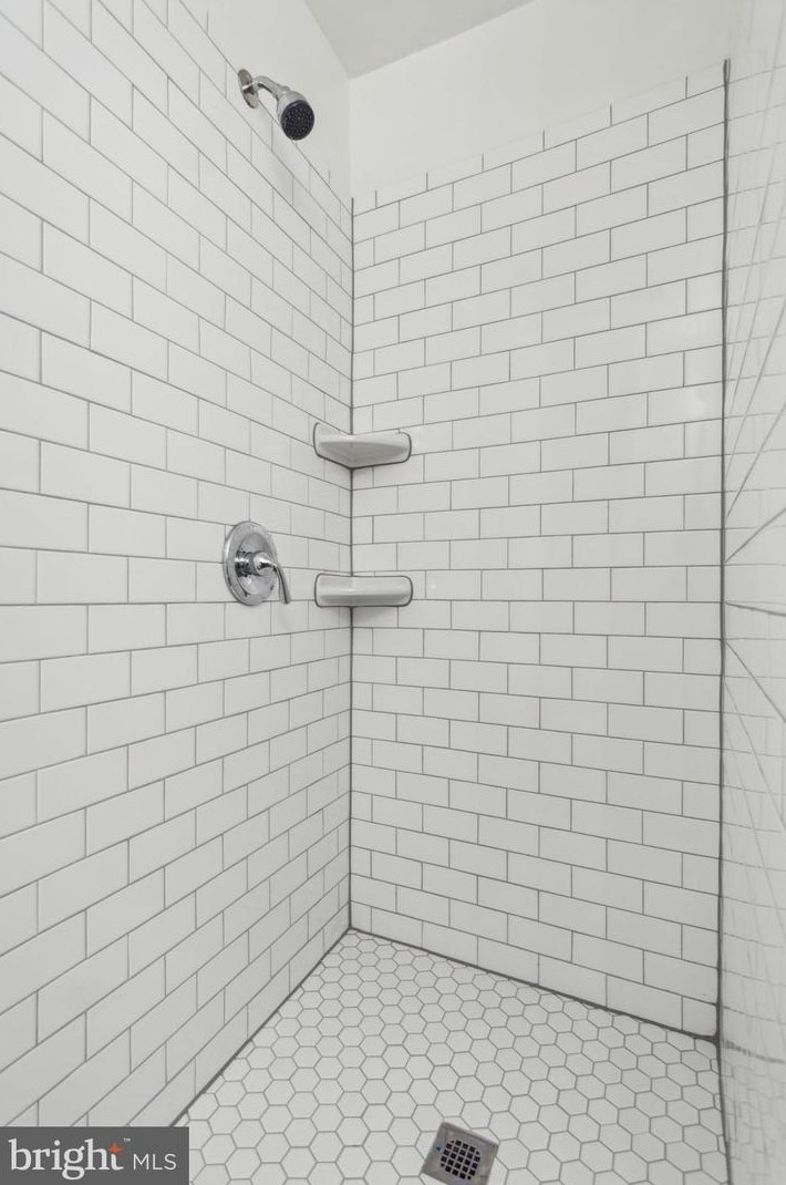 8210 Clifton Farm Ct, Alexandria VA  22306-3260 exterior