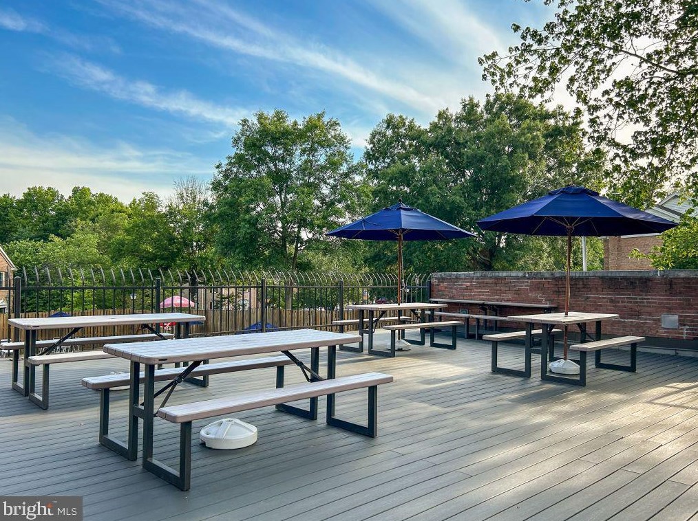 8210 Clifton Farm Ct, Alexandria VA  22306-3260 exterior