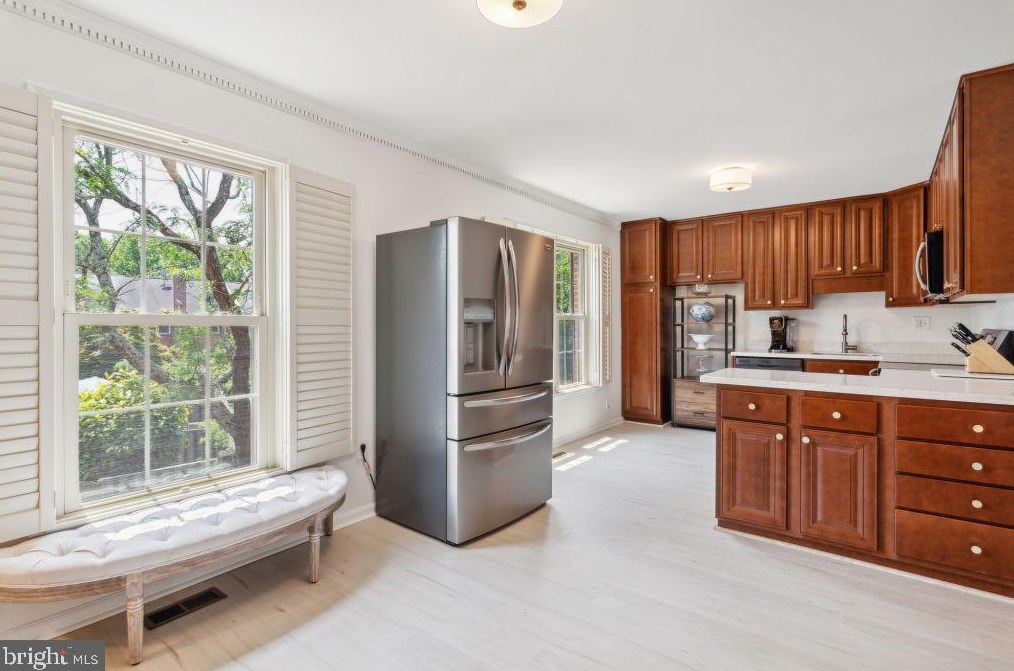 8210 Clifton Farm Ct, Alexandria VA  22306-3260 exterior