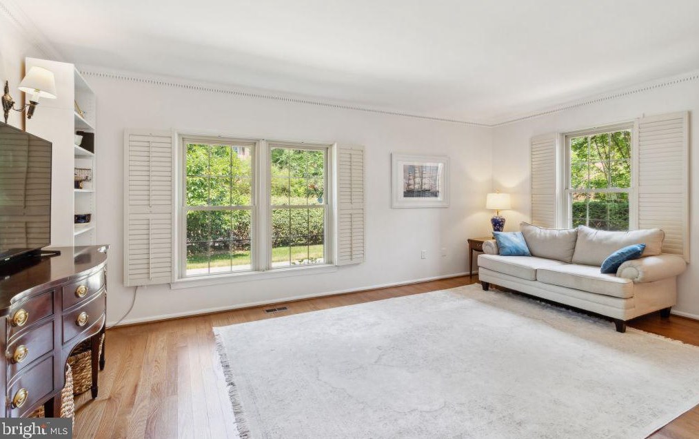 8210 Clifton Farm Ct, Alexandria VA  22306-3260 exterior