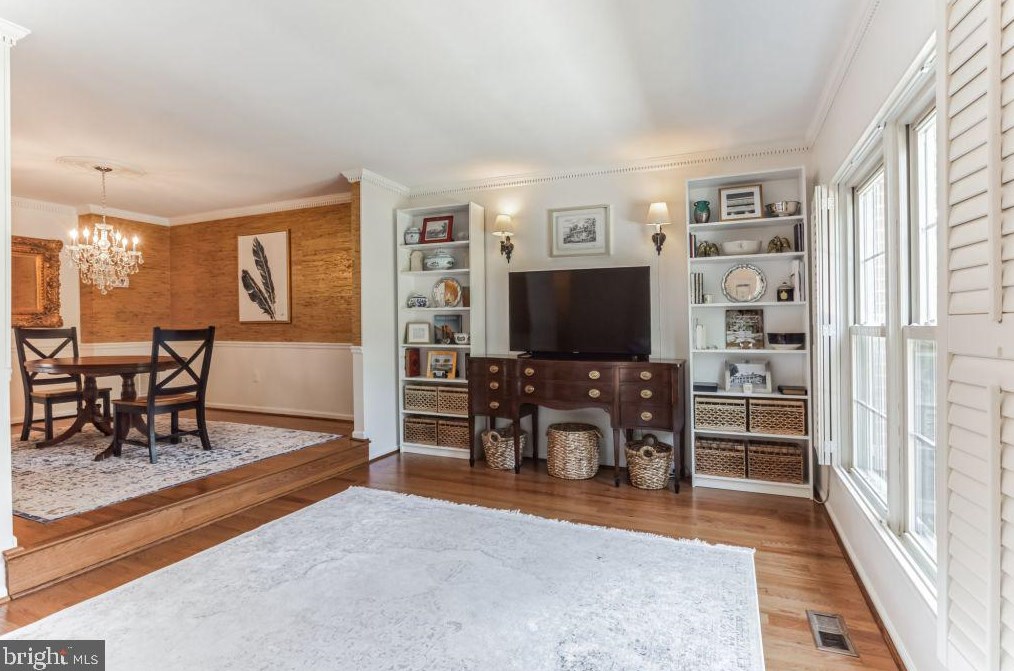 8210 Clifton Farm Ct, Alexandria VA  22306-3260 exterior