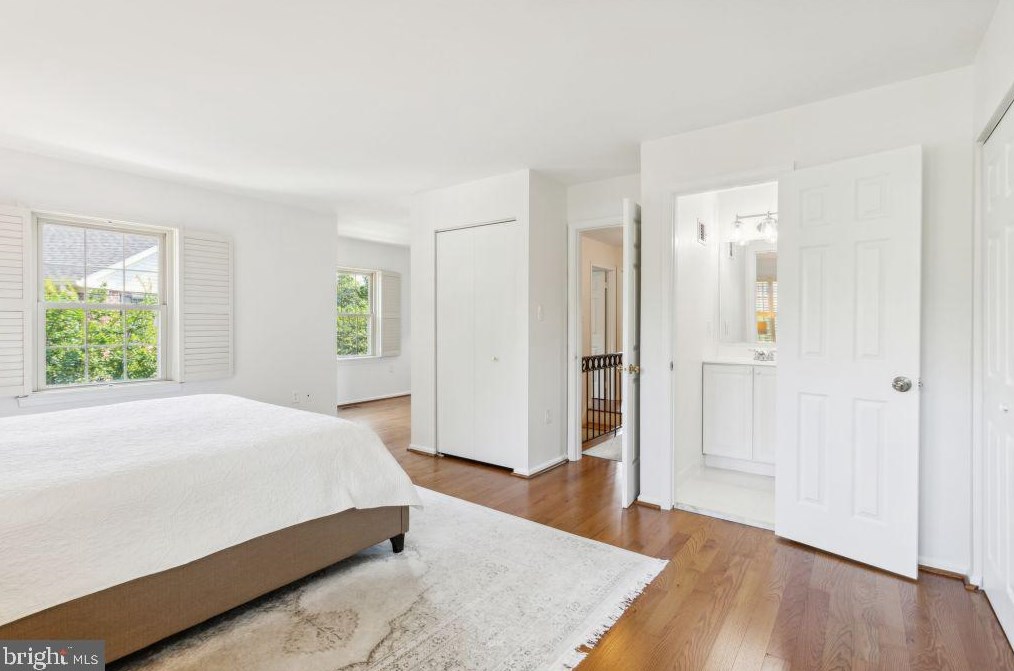 8210 Clifton Farm Ct, Alexandria VA  22306-3260 exterior