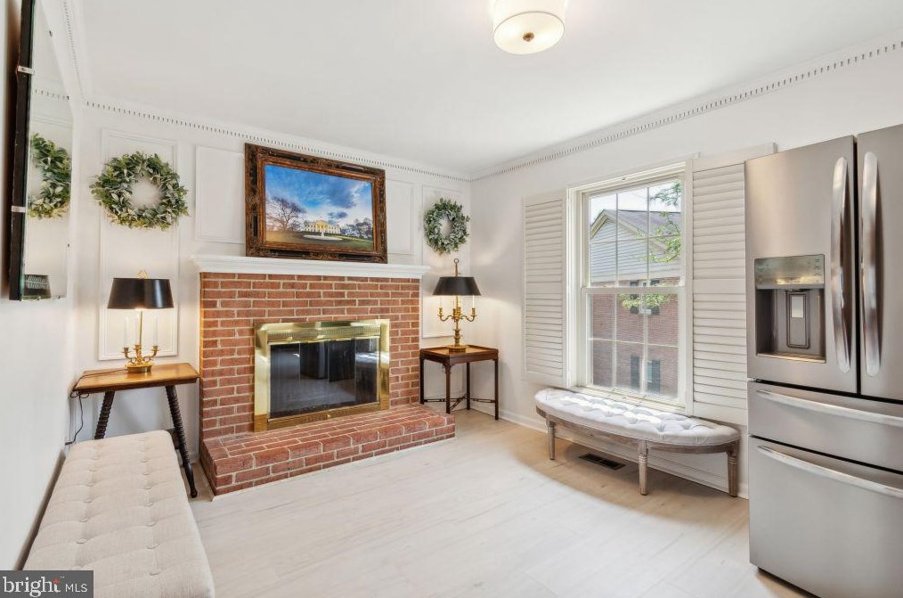 8210 Clifton Farm Ct, Alexandria VA  22306-3260 exterior