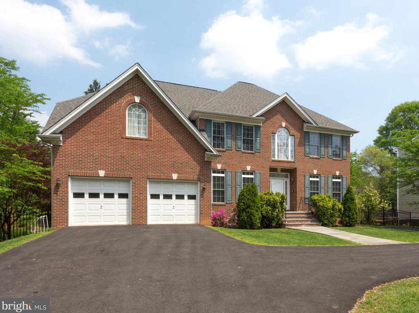 1821 Great Falls St, Mc Lean VA  22101-5416 exterior