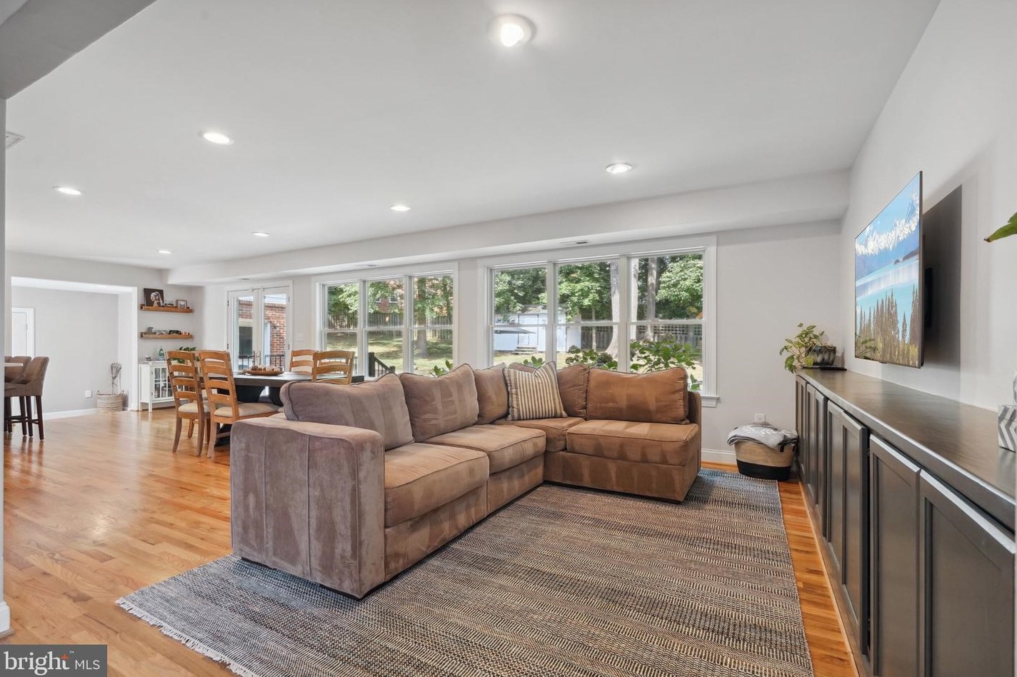 7126 Carol Ln, Falls Church VA  22042-3714 exterior