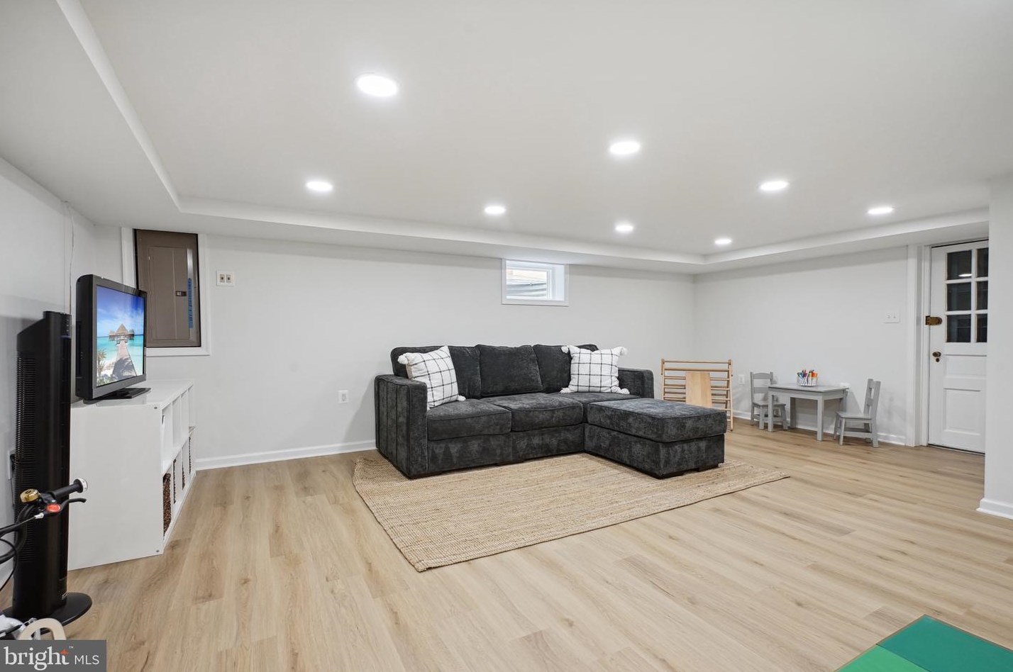 7126 Carol Ln, Falls Church VA  22042-3714 exterior