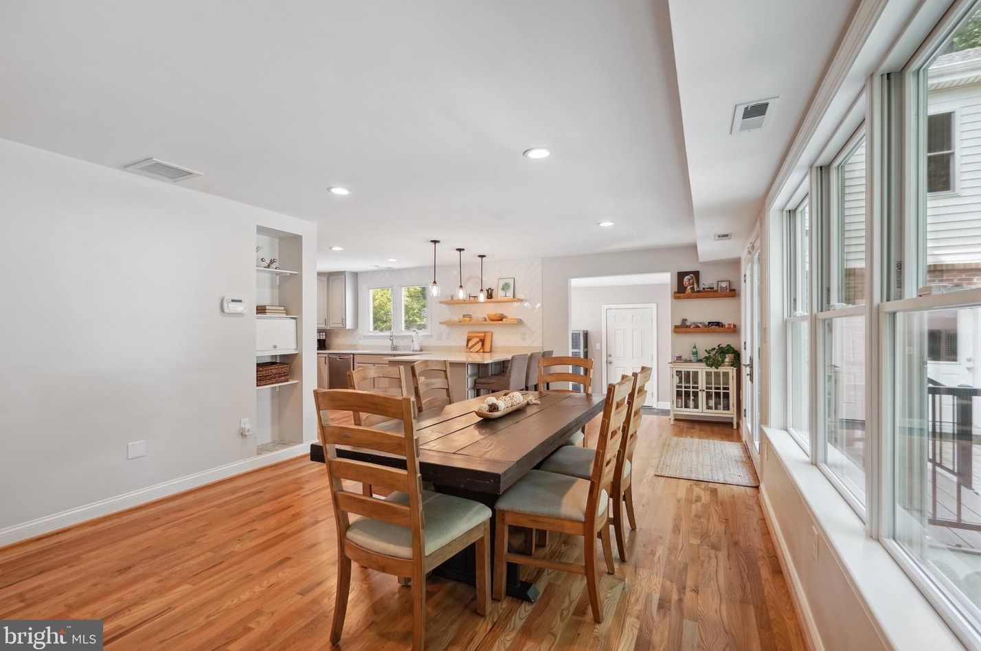 7126 Carol Ln, Falls Church VA  22042-3714 exterior
