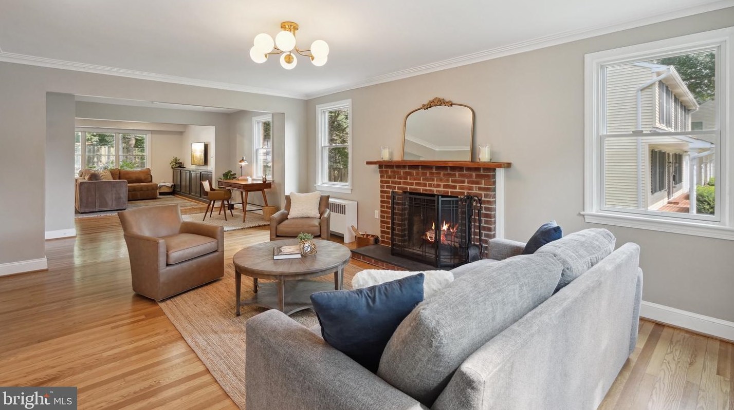 7126 Carol Ln, Falls Church VA  22042-3714 exterior