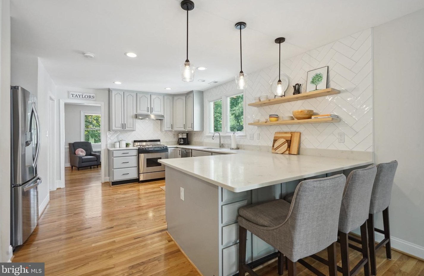 7126 Carol Ln, Falls Church VA  22042-3714 exterior
