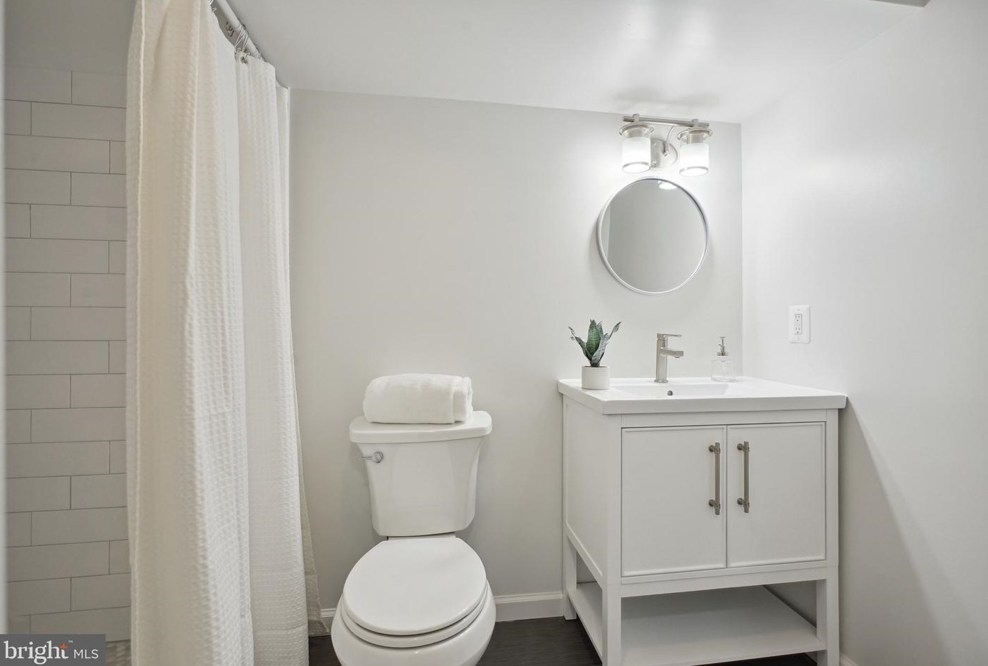 7126 Carol Ln, Falls Church VA  22042-3714 exterior