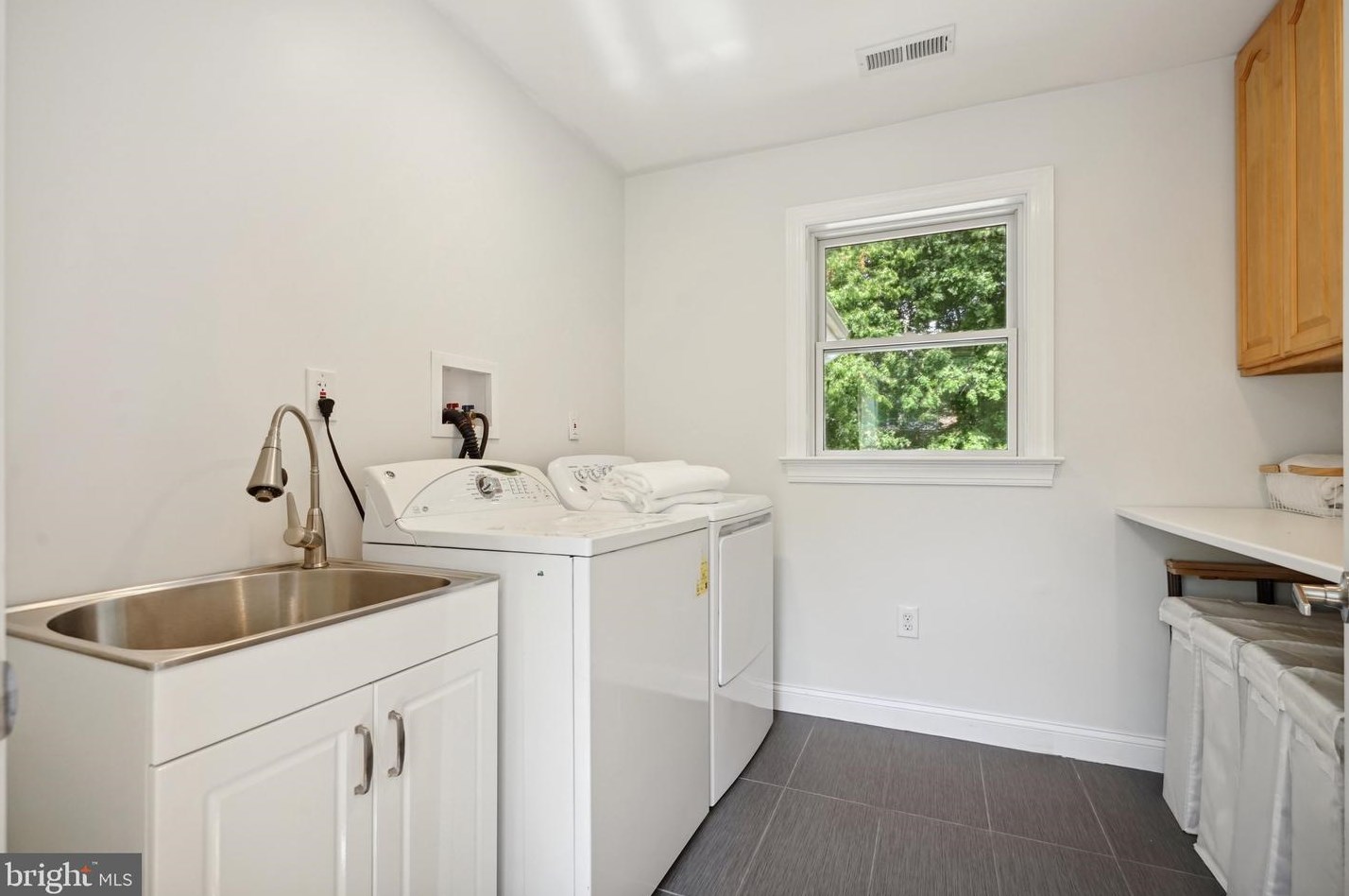 7126 Carol Ln, Falls Church VA  22042-3714 exterior