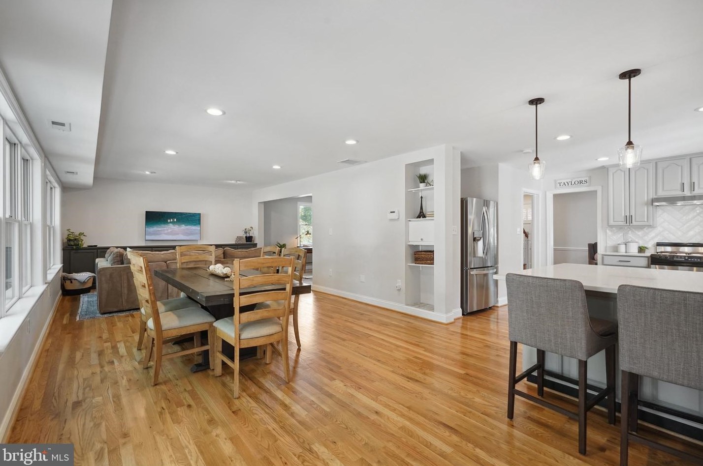7126 Carol Ln, Falls Church VA  22042-3714 exterior