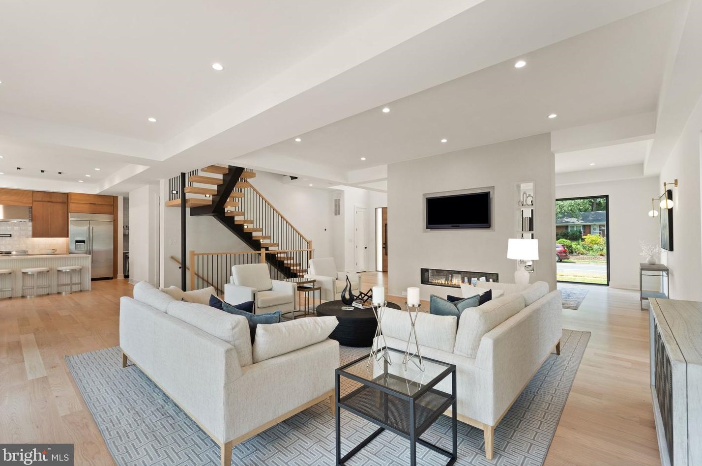 132 Kingsley Rd, Vienna VA  22180-6501 exterior