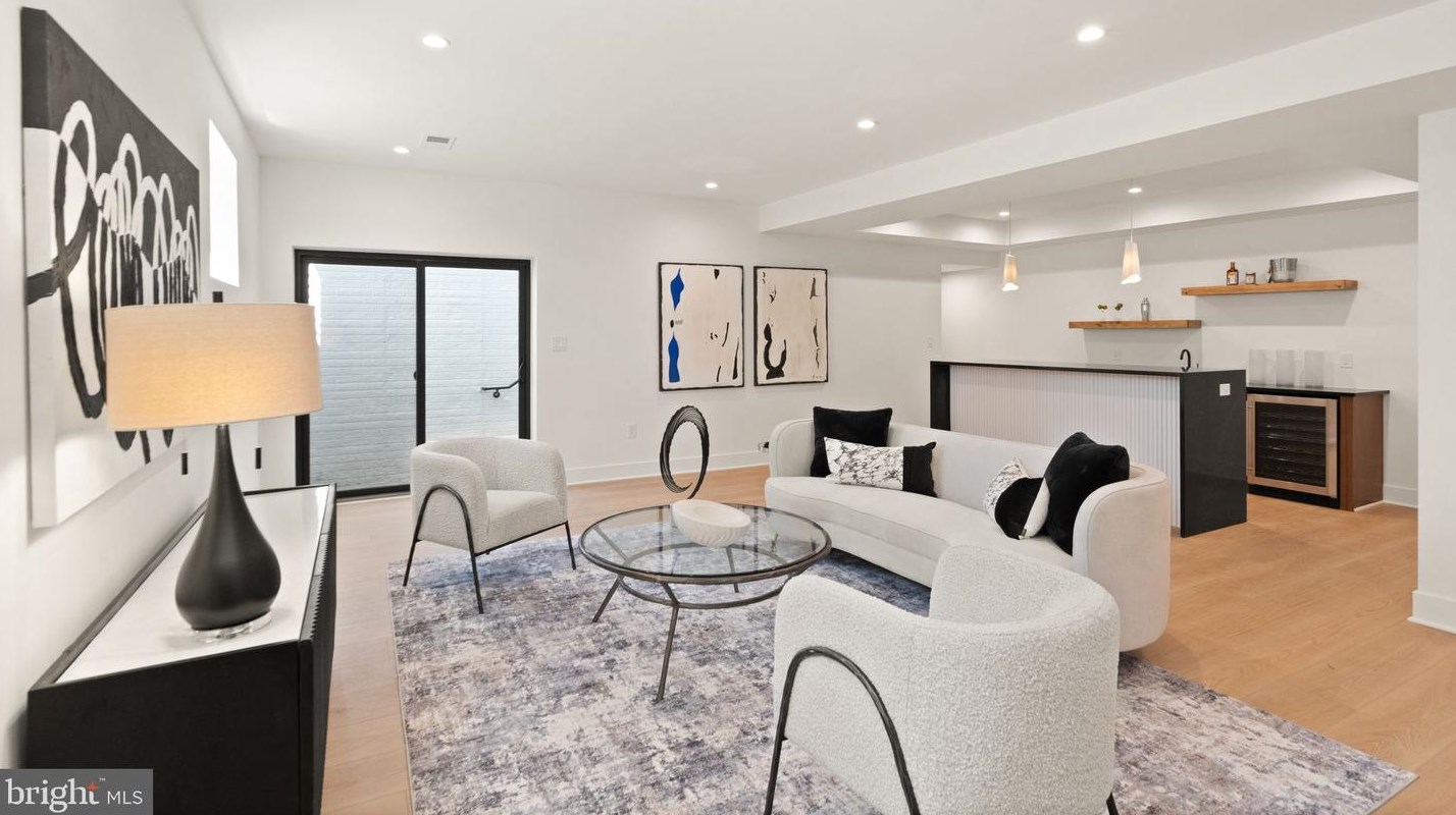 132 Kingsley Rd, Vienna VA  22180-6501 exterior