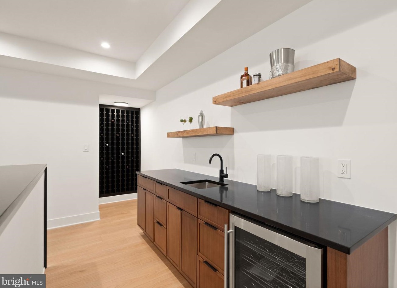 132 Kingsley Rd, Vienna VA  22180-6501 exterior