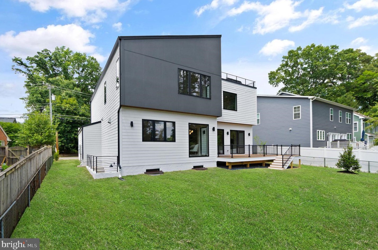 132 Kingsley Rd, Vienna VA  22180-6501 exterior