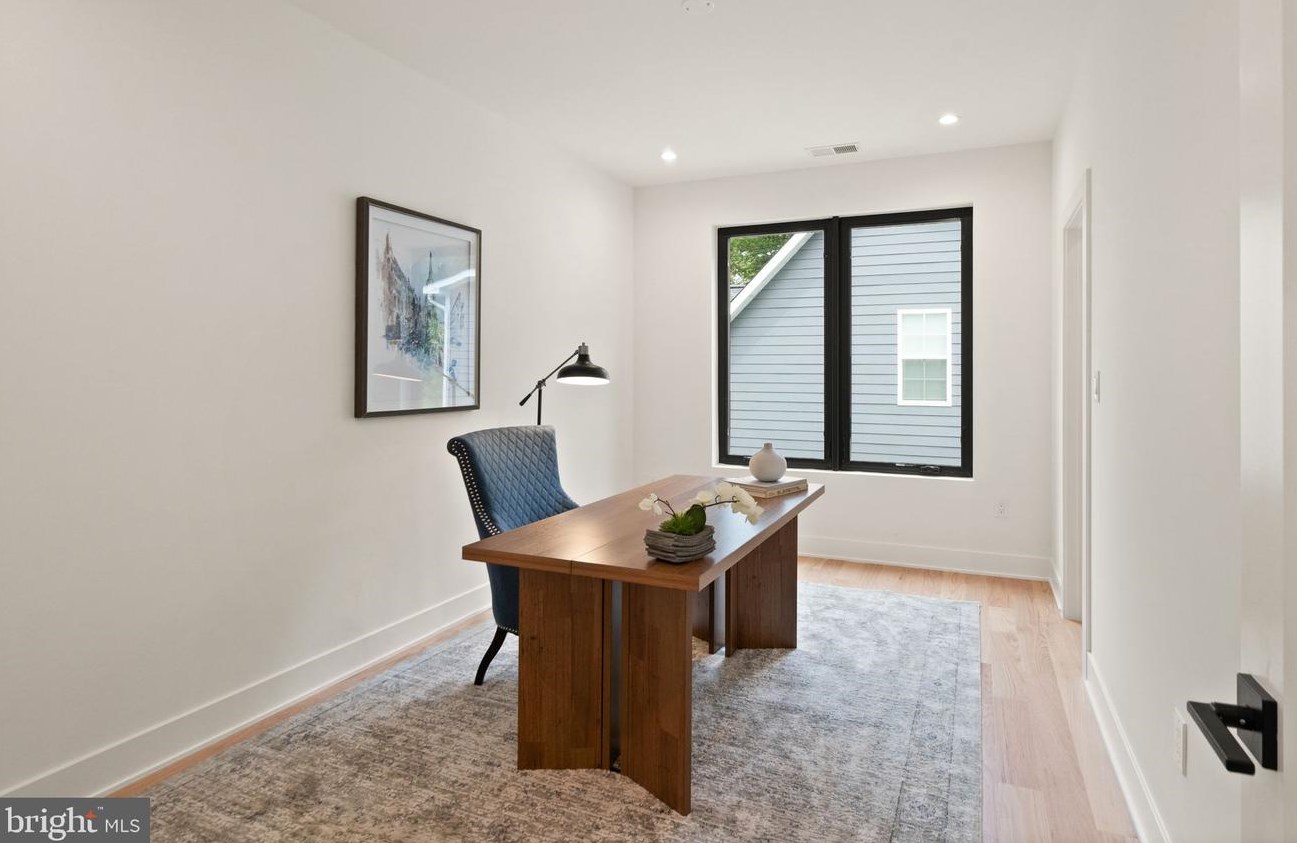 132 Kingsley Rd, Vienna VA  22180-6501 exterior