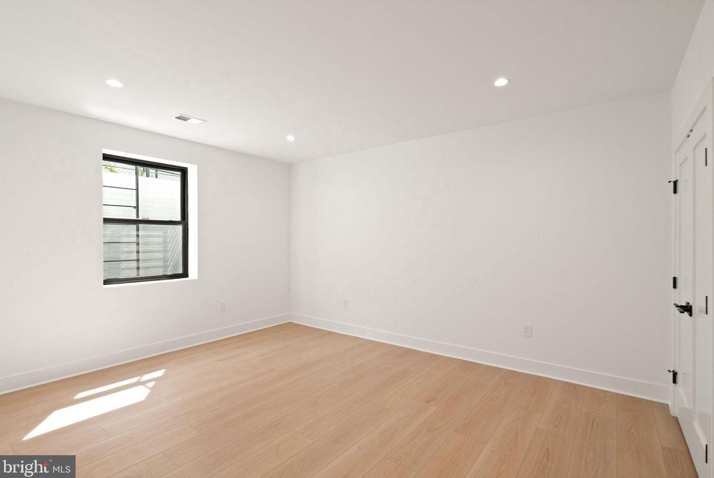 132 Kingsley Rd, Vienna VA  22180-6501 exterior