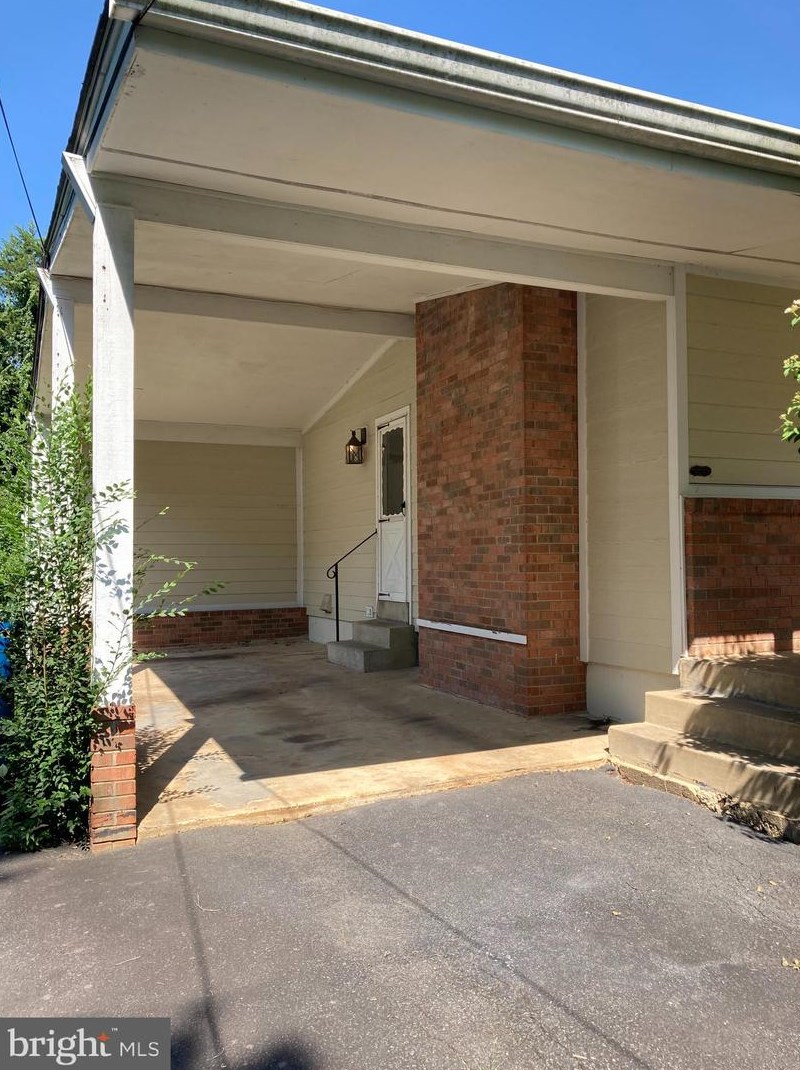 852 Constellation Dr, Great Falls VA  22066-2503 exterior