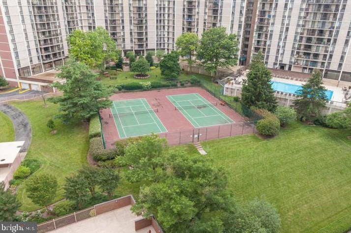 6800 Fleetwood Rd, Mc Lean VA 22101-3604 exterior