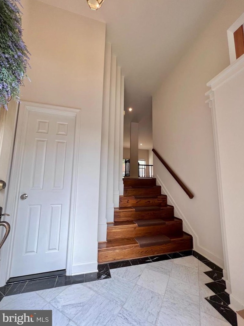 1445 Hampton Hill Cir, Mc Lean VA  22101-6012 exterior