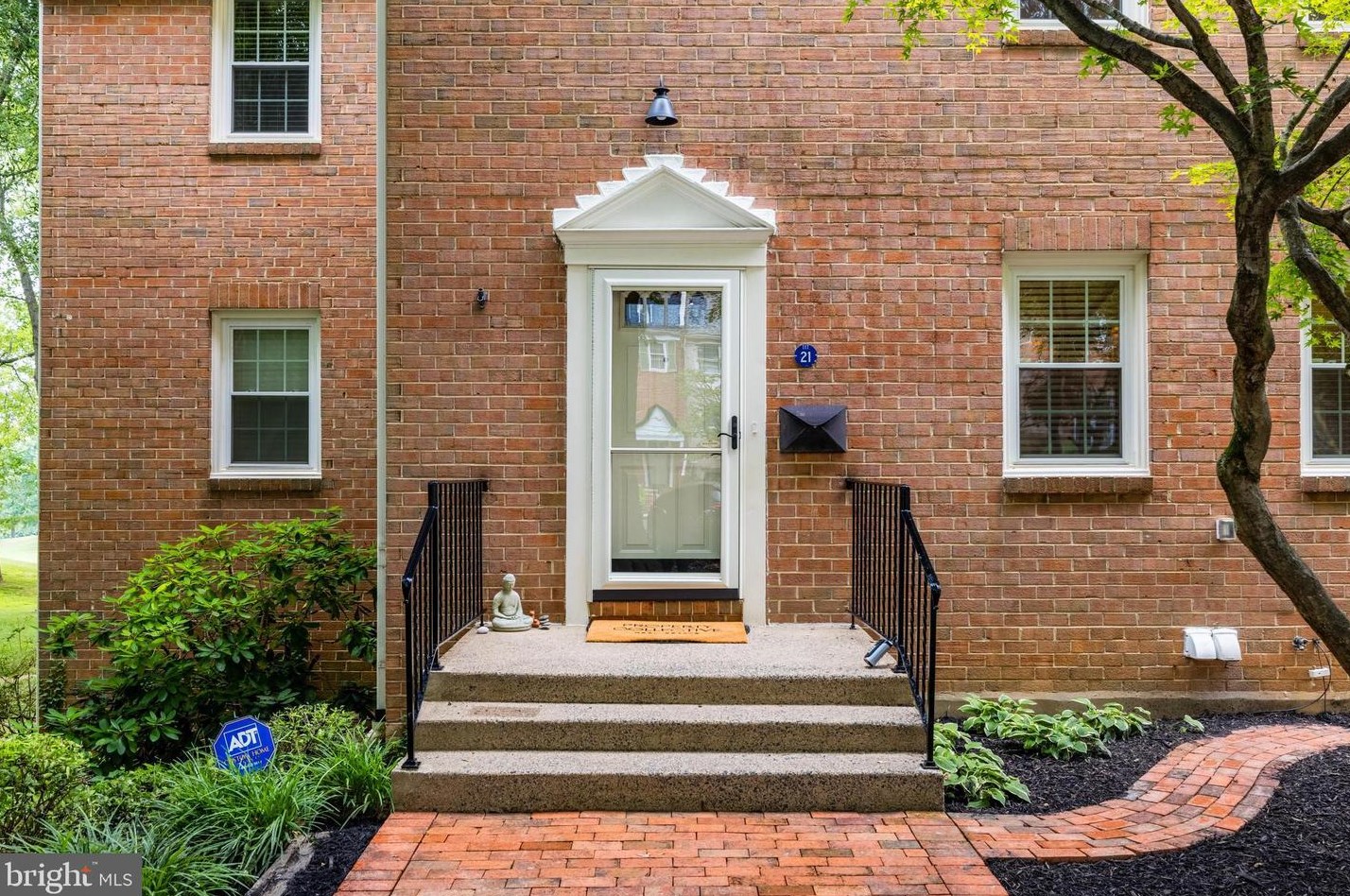 11721 Shore Dr, Herndon VA  20190-4506 exterior