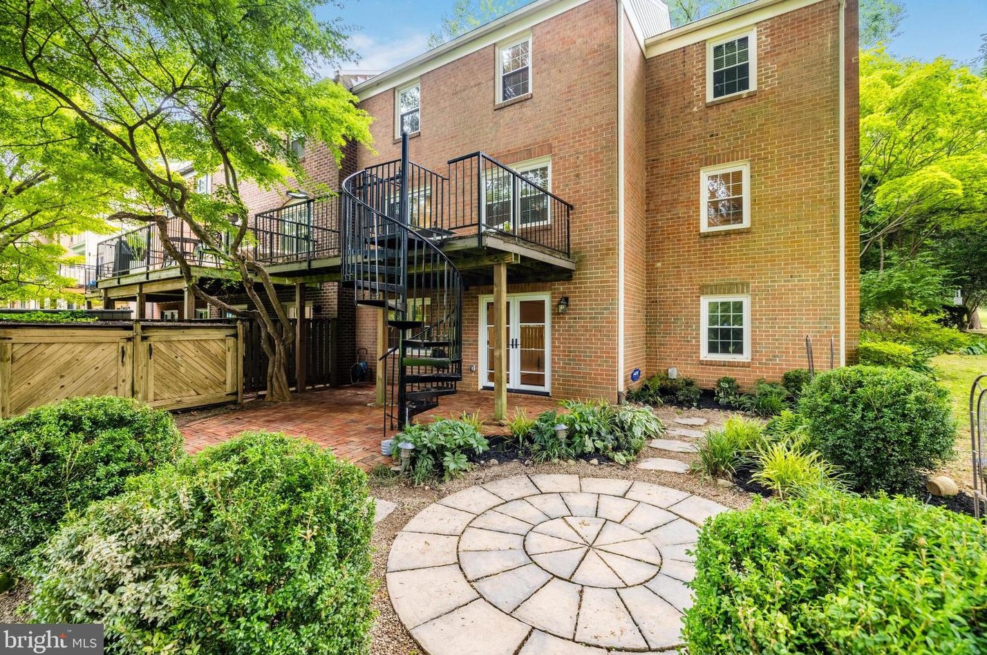 11721 Shore Dr, Herndon VA  20190-4506 exterior