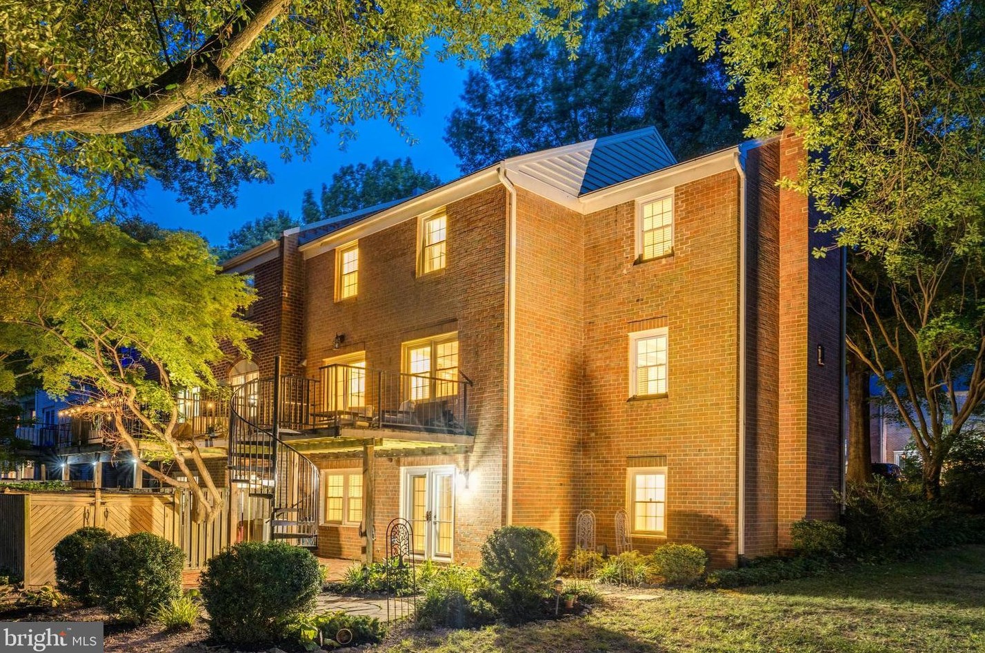 11721 Shore Dr, Herndon VA  20190-4506 exterior