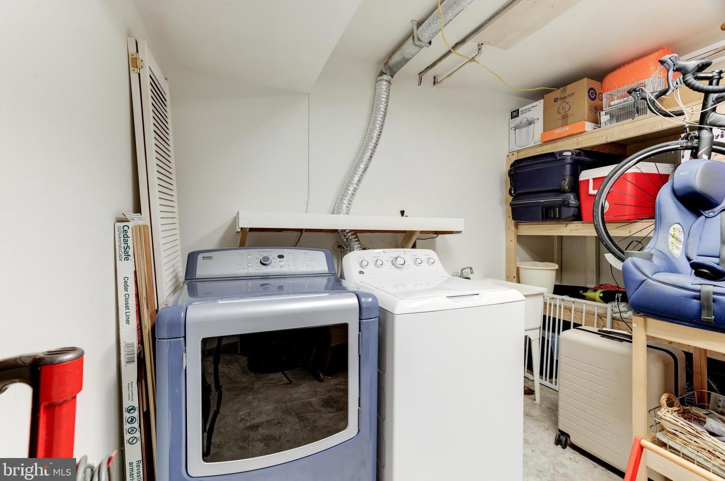 11721 Shore Dr, Herndon VA  20190-4506 exterior