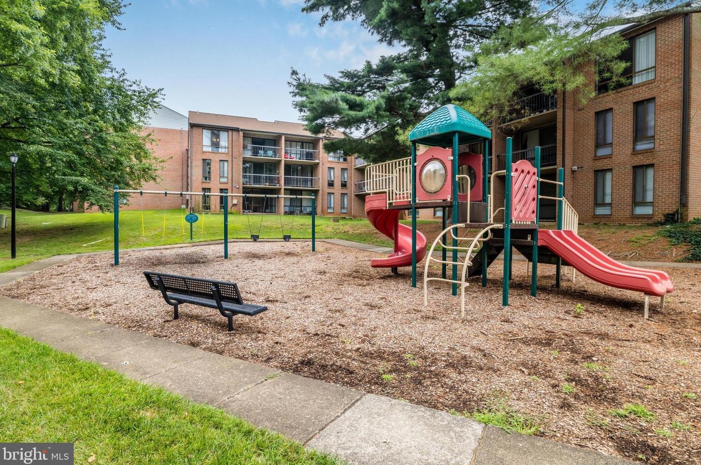 11721 Shore Dr, Herndon VA  20190-4506 exterior