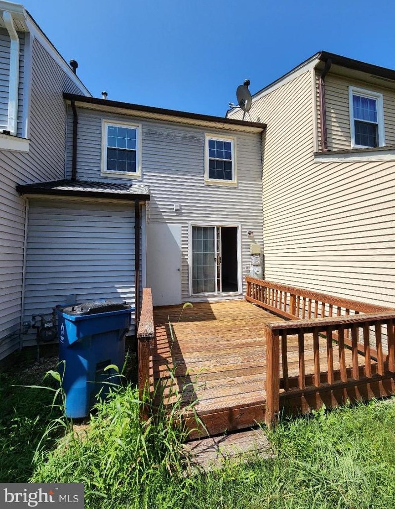 14470 Four Chimney Dr, Centreville VA  20120-3232 exterior