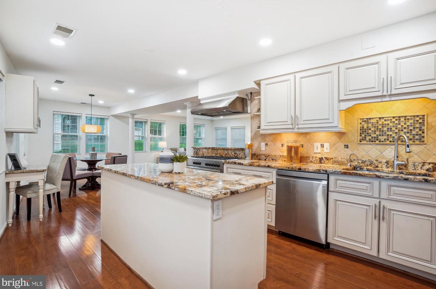 118 Elmar Dr, Vienna VA  22180-5802 exterior