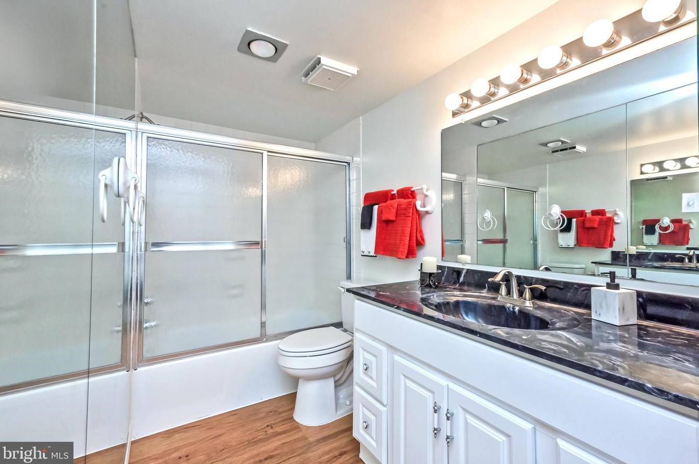 1800 Old Meadow Rd, Mc Lean VA  22102-1899 exterior