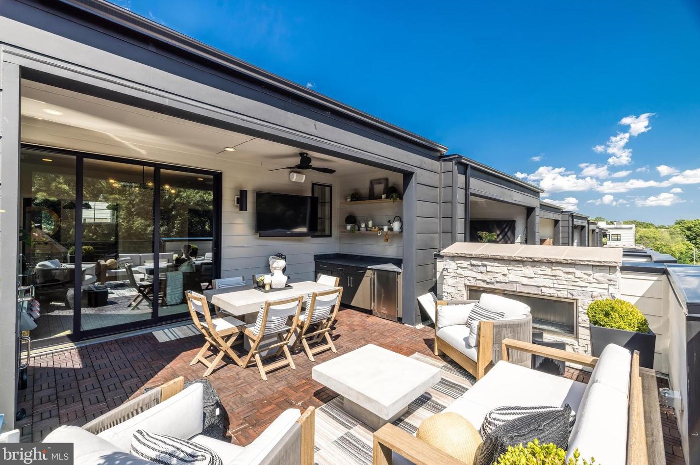 11732 Sunrise Valley Dr, Herndon VA  20191-1403 exterior