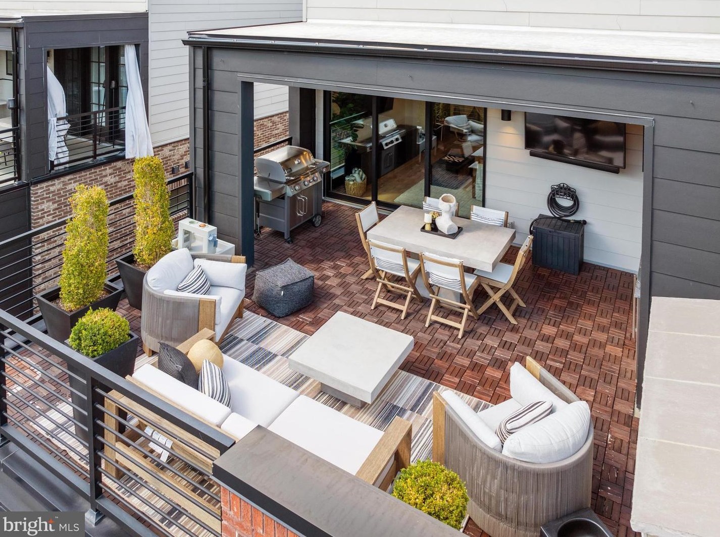 11732 Sunrise Valley Dr, Herndon VA  20191-1403 exterior