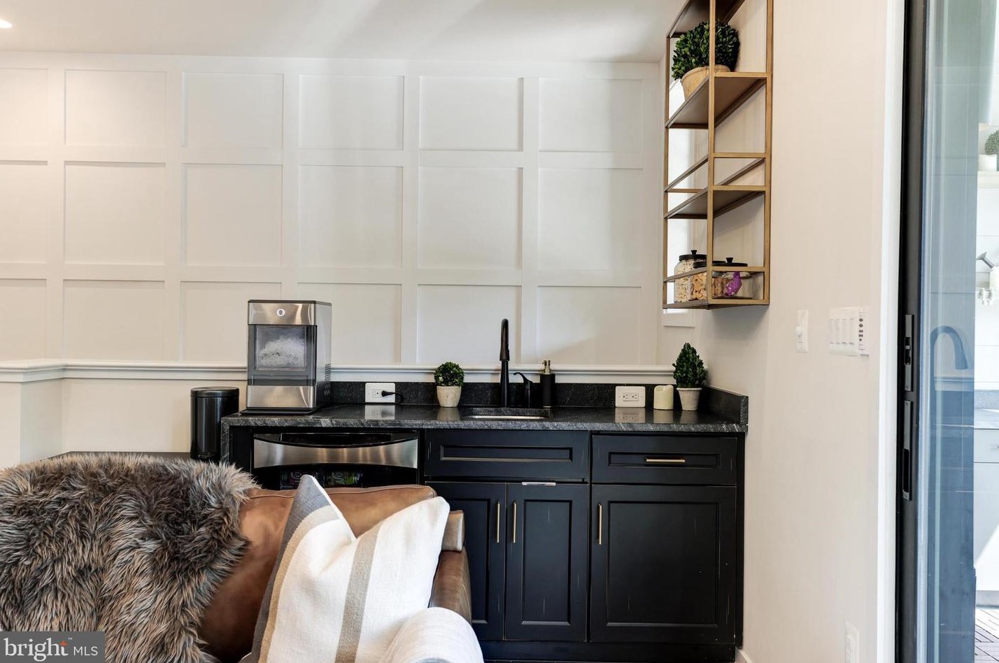 11732 Sunrise Valley Dr, Herndon VA  20191-1403 exterior