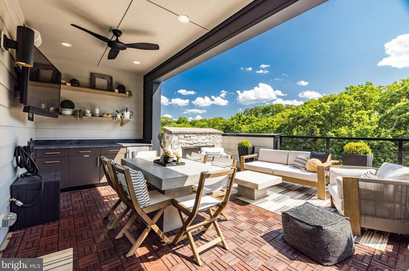 11732 Sunrise Valley Dr, Herndon VA  20191-1403 exterior