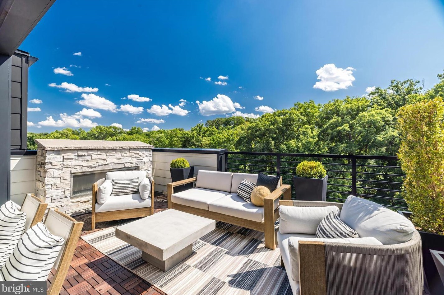 11732 Sunrise Valley Dr, Herndon VA  20191-1403 exterior