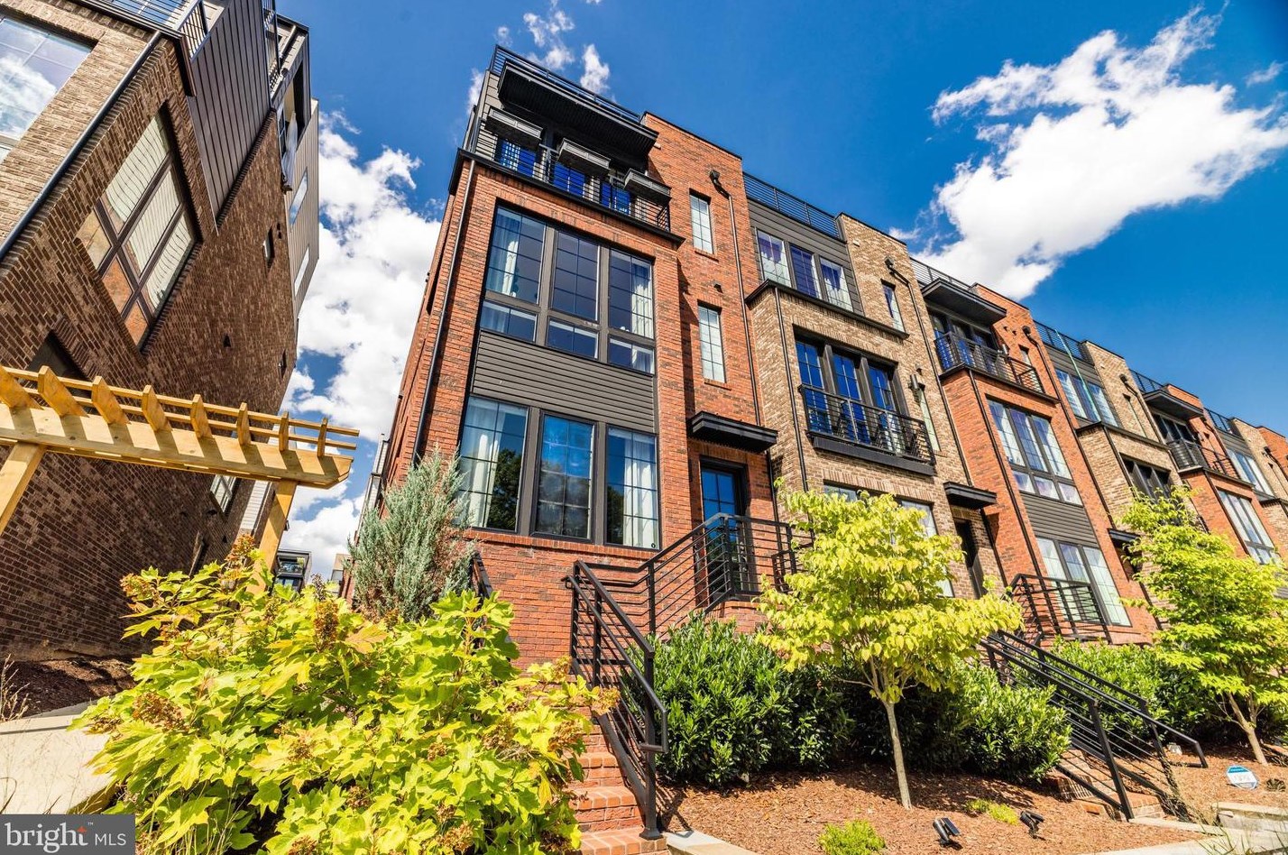 11732 Sunrise Valley Dr, Herndon VA  20191-1403 exterior