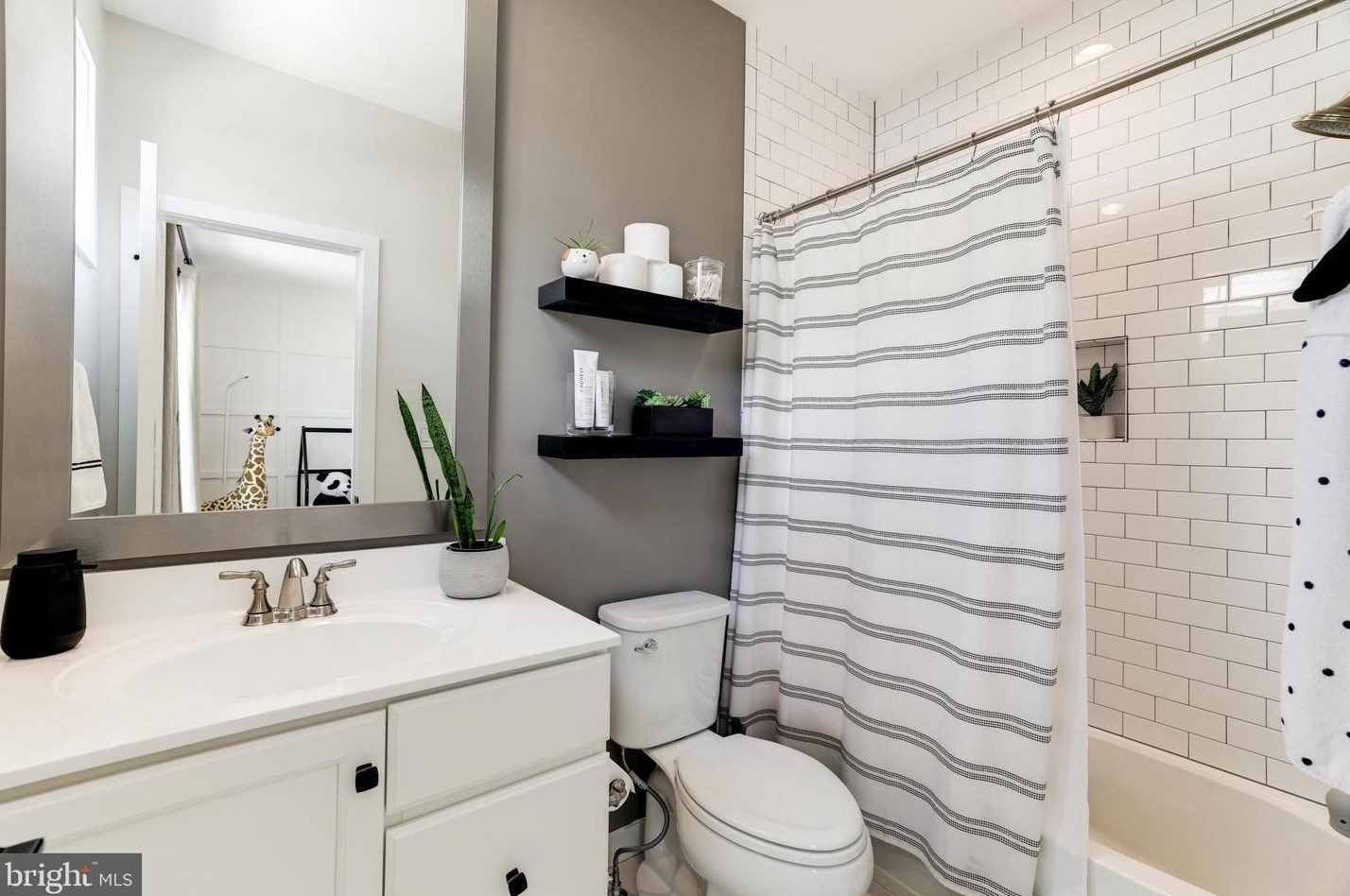 11732 Sunrise Valley Dr, Herndon VA  20191-1403 exterior