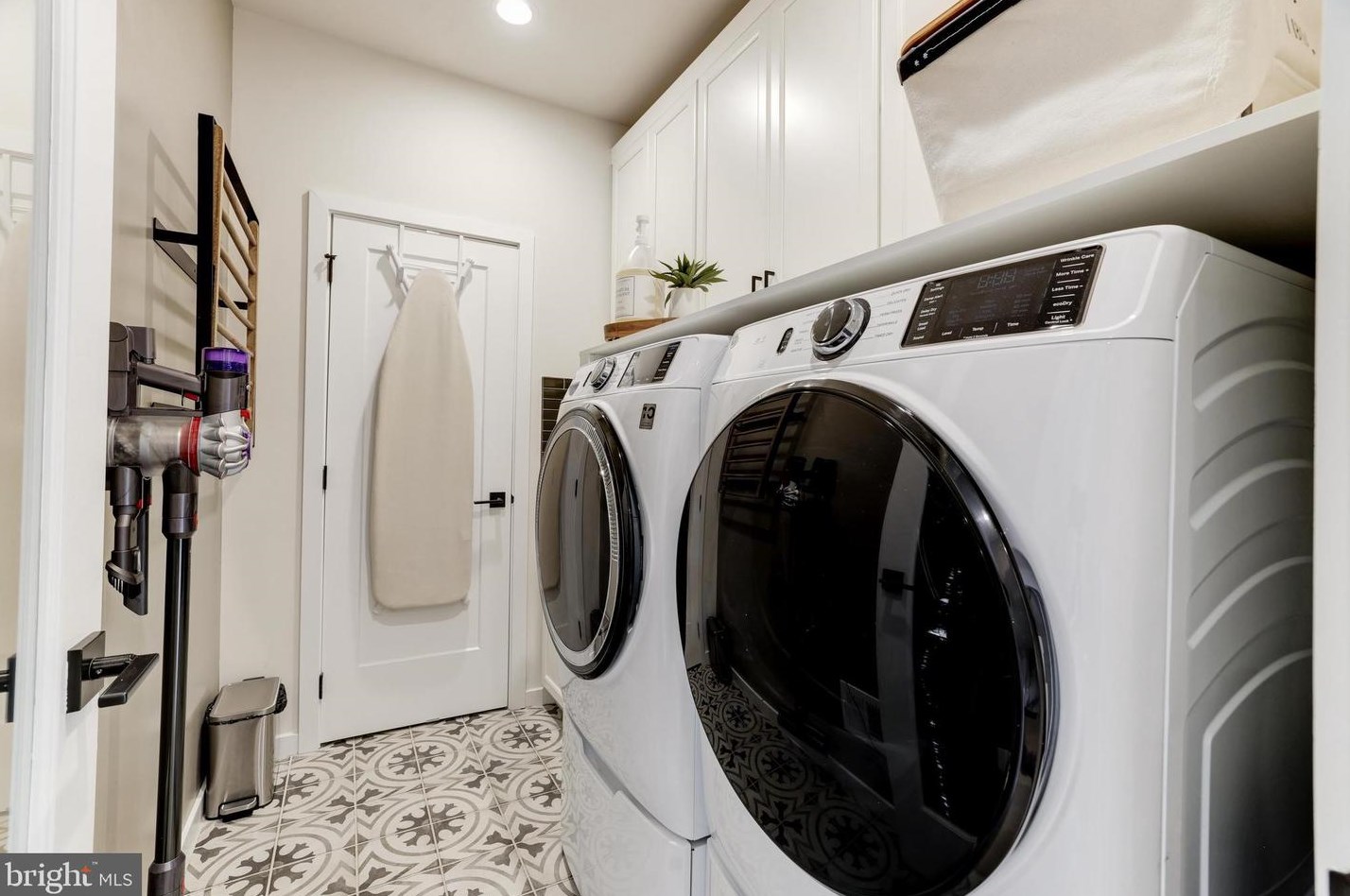 11732 Sunrise Valley Dr, Herndon VA  20191-1403 exterior