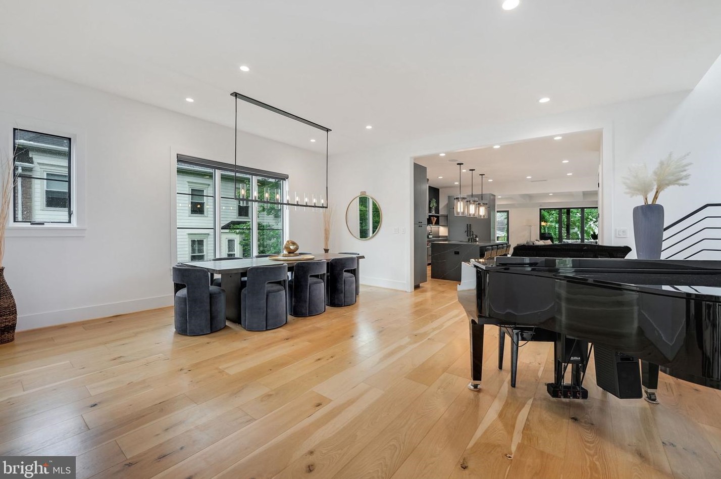 1452 Buena Vista Ave, Mc Lean VA  22101-3510 exterior