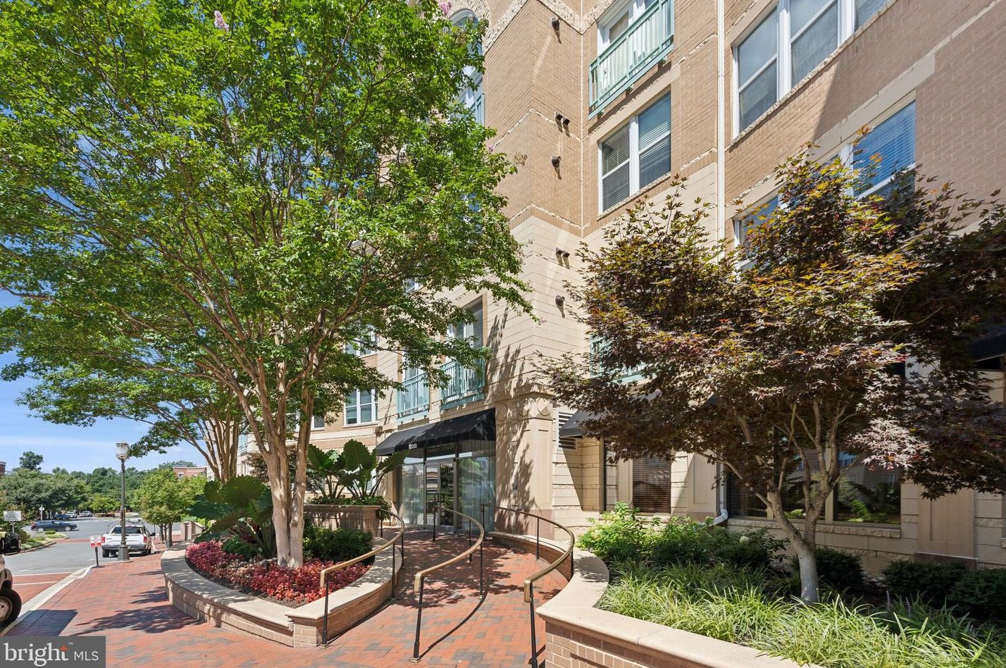 12000 Market St, Herndon VA  20190-5693 exterior