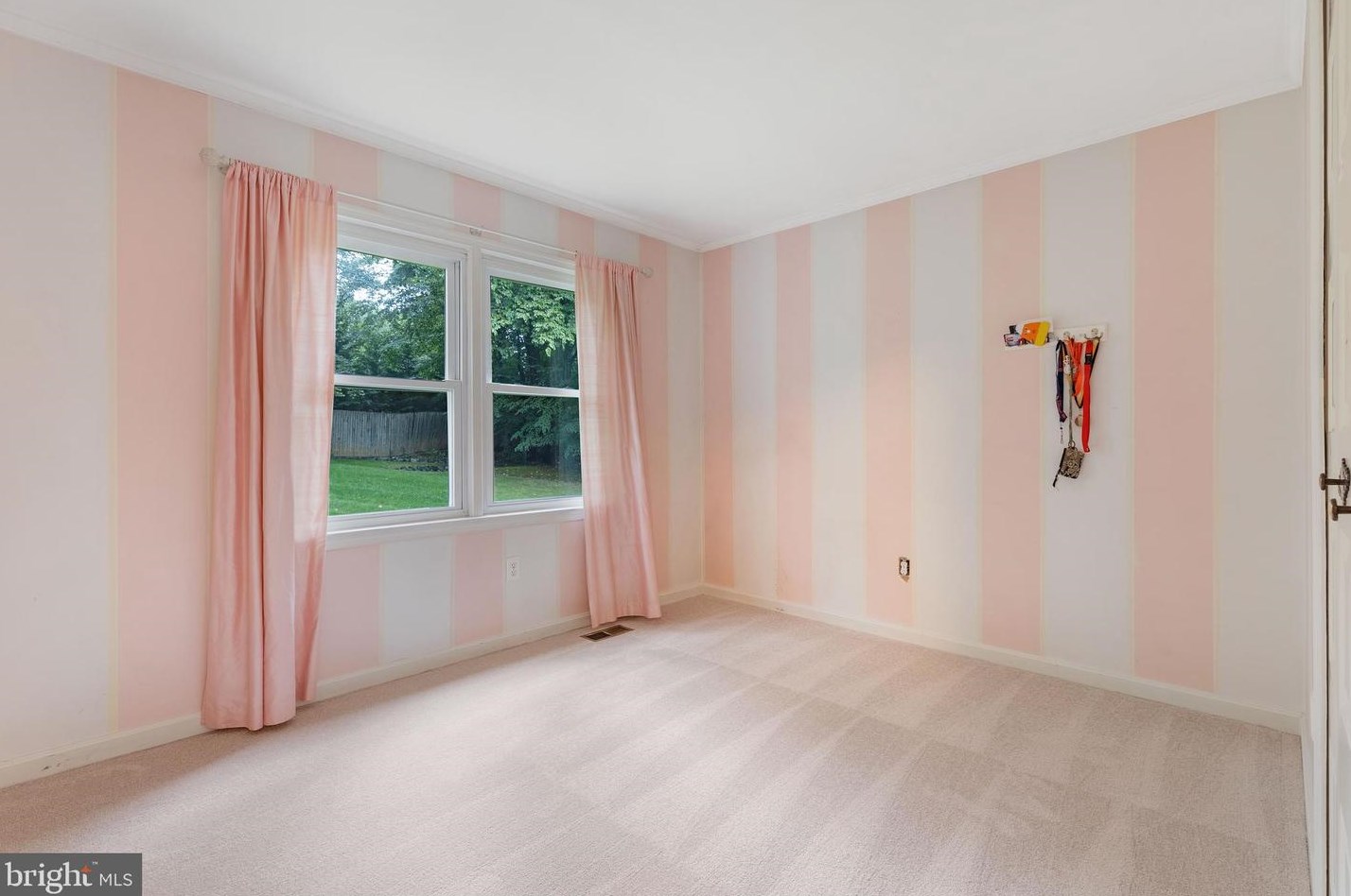 8609 Etta Dr, Springfield VA 22152-2706 exterior