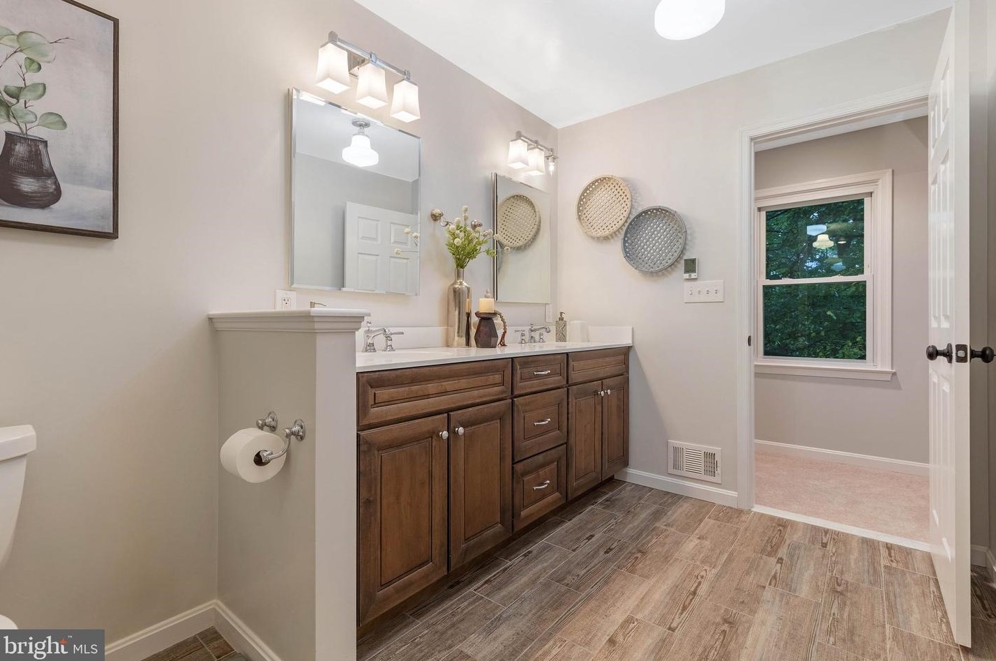 8609 Etta Dr, Springfield VA 22152-2706 exterior