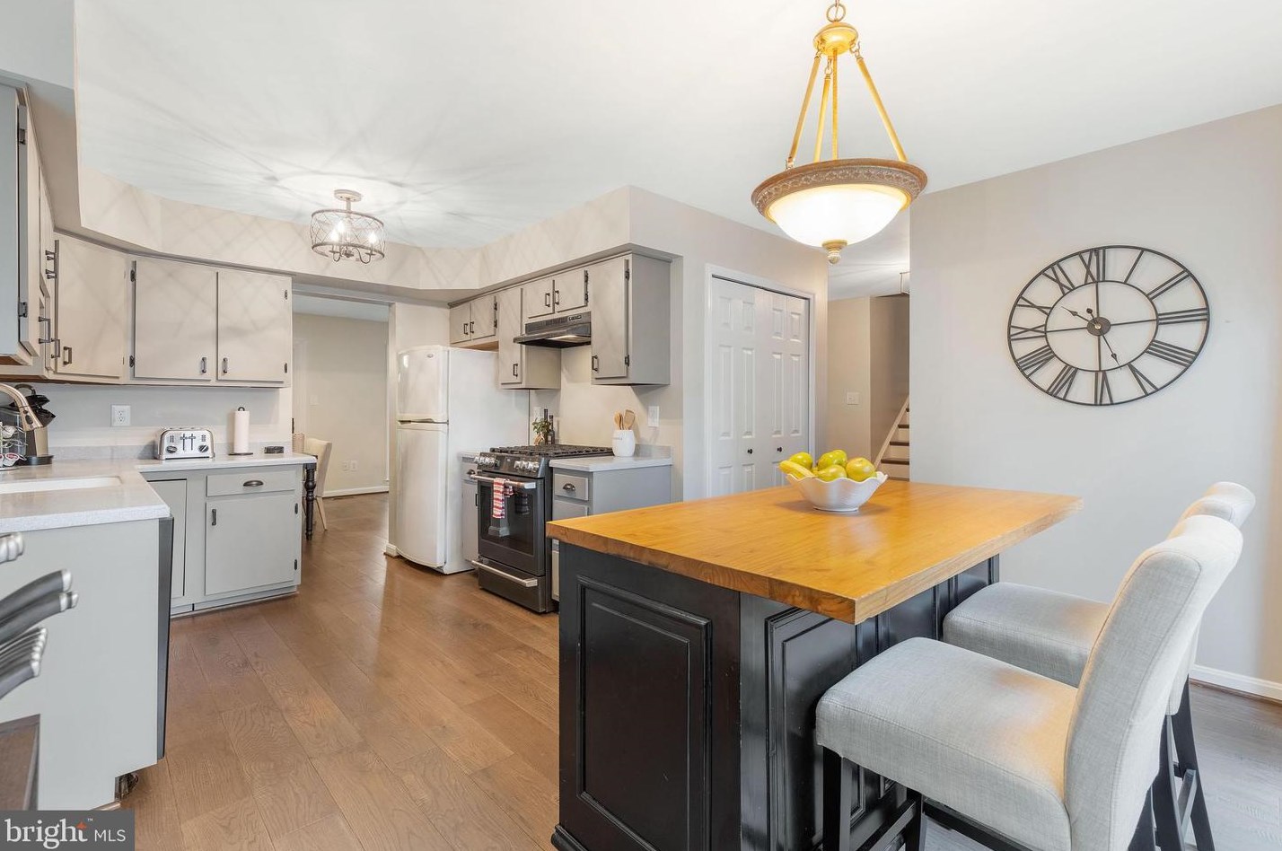 8609 Etta Dr, Springfield VA 22152-2706 exterior