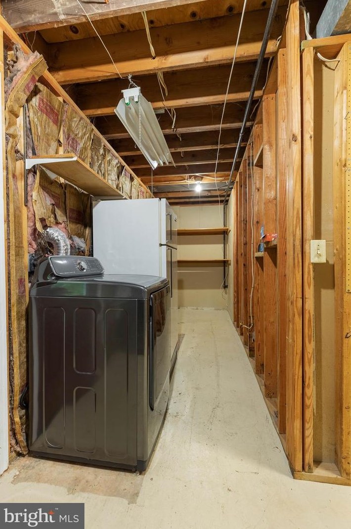 8609 Etta Dr, Springfield VA 22152-2706 exterior