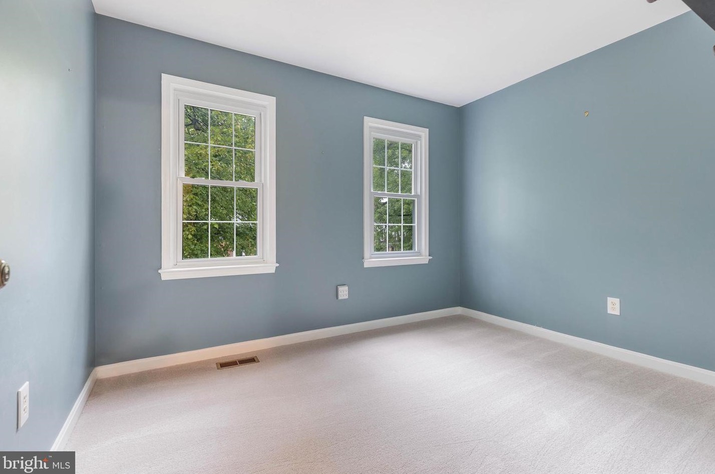 8609 Etta Dr, Springfield VA 22152-2706 exterior