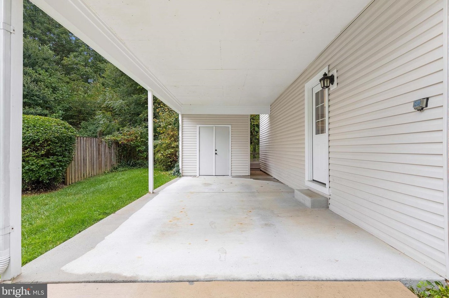 8609 Etta Dr, Springfield VA 22152-2706 exterior