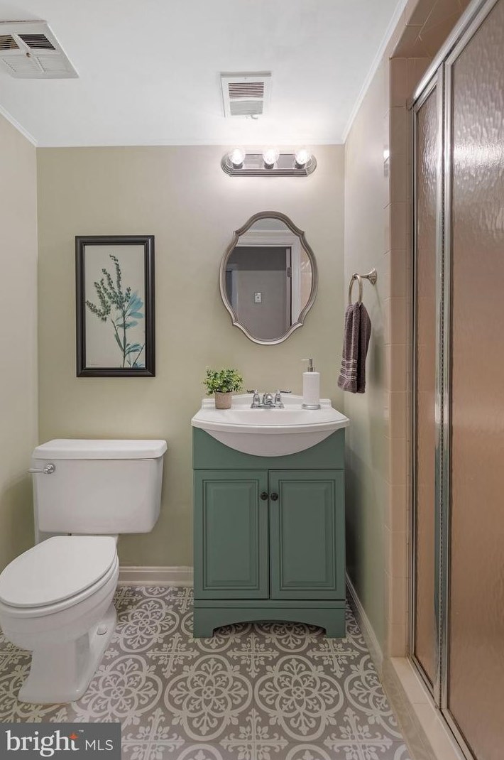 8609 Etta Dr, Springfield VA 22152-2706 exterior